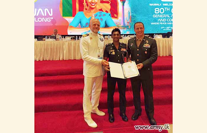 හමුදා ක්‍රීඩා විශිෂ්ඨත්වය වෙනුවෙන් යුද්ධ හමුදා නිලධාරියෙකු වෙත ජාත්‍යන්තර හමුදා ක්‍රීඩා කවුන්සිලයේ නයිට් පදවිය පිරිනමයි