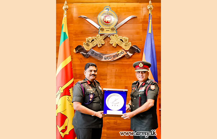 විශ්‍රාම දිවියට පා තබන ජ්‍යෙෂ්ඨ නිලධාරිගේ කීර්තිමත් සේවය යුද්ධ හමුදාධිපතිතුමන්ගේ පැසසුමට