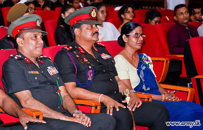 ආරක්‍ෂක සේවා විද්‍යාලීය ශිෂ්‍ය නායක දින උත්සවය යුද්ධ හමුදාධිපතිතුමන්ගේ ප්‍රධානත්වයෙන්