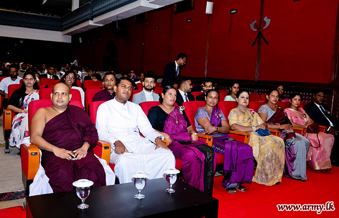 ආරක්‍ෂක සේවා විද්‍යාලීය ශිෂ්‍ය නායක දින උත්සවය යුද්ධ හමුදාධිපතිතුමන්ගේ ප්‍රධානත්වයෙන්