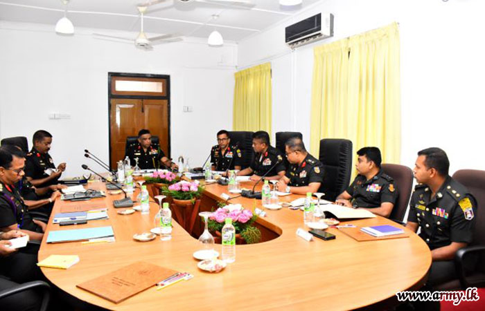 යුද්ධ හමුදා මාණ්ඩලික ප්‍රධාන ගේ ප්‍රධානත්වයෙන් යුද්ධ හමුදා යුද විද්‍යාලයේ කළමණාකරන මණ්ඩල සාකච්ඡාව පැවැත්වෙයි