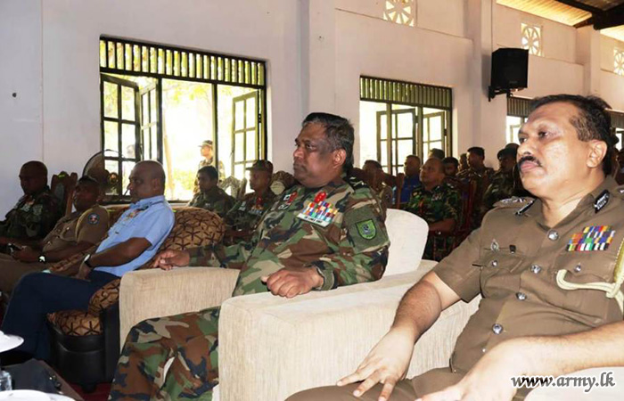 ආරක්‍ෂක ලේකම් 243 පාබල බලසේනාවේ භටපිරිස් අමතයි