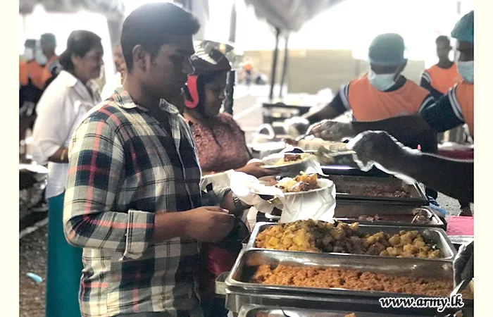 இலங்கை தேசிய பாதுகாவலர் படையணியின் படையினரால் அன்னதானம்