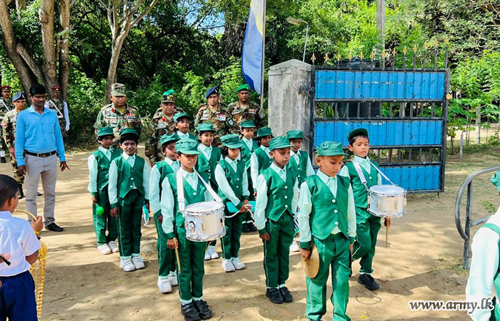 23 வது கெமுனு ஹேவா படையணி படையினரால் முகமாலையில் நன்கொடை மற்றும் கண்ணிவெடி அகற்றும் விழிப்புணர்வு திட்டம்