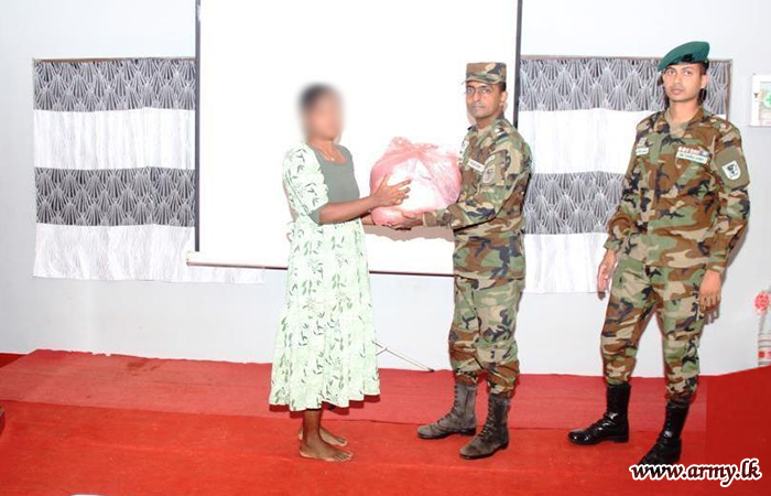 7 வது இலங்கை சிங்கப் படையணி படையினரால் வறிய குடும்பங்களுக்கு உலர் உணவு