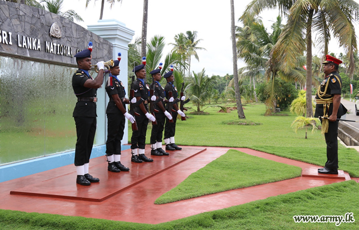 ධූරයෙන් නික්ම යන ශ්‍රී ලංකා ජාතික ආරක්‍ෂක බලමුළුවේ රෙජිමේන්තු අධිපති ව