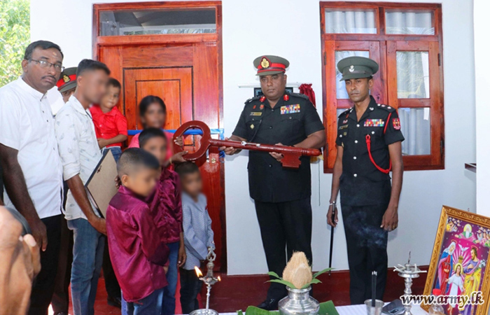 51 வது காலாட் படைப்பிரிவின் படையினரால் தேவையுடைய குடும்பத்திற்கு புதிய
