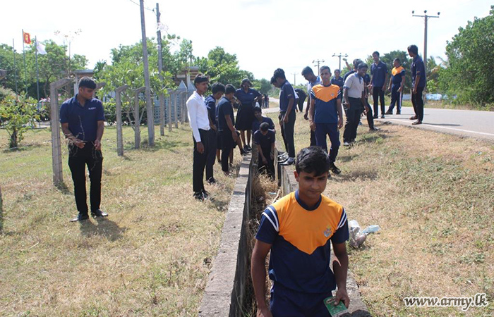 ‘ක්ලීන් ශ්‍රී ලංකා’ වැඩසටහනට සමගාමීව 55 පාබල සේනාංකයේ මූලිකත්වයෙන් ප්‍රජා මූලික වැඩසටහන් මාලාවක්