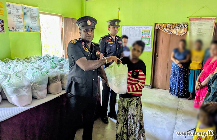 12 வது கெமுனு ஹேவா படையணியினால் உலர் உணவு விநியோகத் திட்டம்