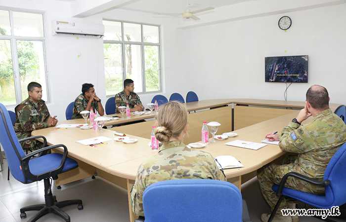 ශ්‍රී ලංකාවේ ඕස්ට්‍රේලියානු ආරක්‍ෂක උපදේශක ශ්‍රී ලංකා යුද ඉංජිනේරු පාසලේ නිල සංචාරයක