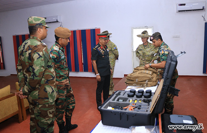 ශ්‍රී ලංකාවේ ඕස්ට්‍රේලියානු ආරක්‍ෂක උපදේශක ශ්‍රී ලංකා යුද ඉංජිනේරු පාසලේ නිල සංචාරයක