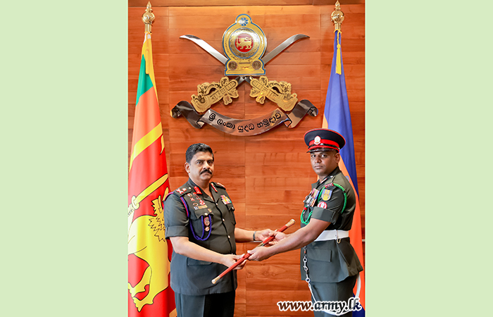 New RSM of Army Headquarters Meets the Commander of the Army