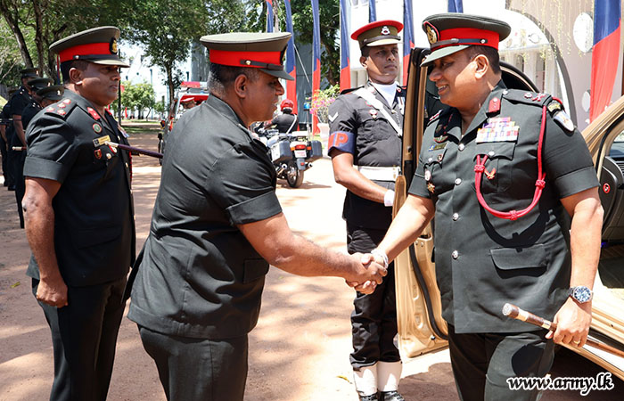 ශ්‍රී ලංකා යුද්ධ හමුදා නියෝජ්‍ය මාණ්ඩලික ප්‍රධාන යුද්ධ හමුදා යුධෝපකරණ කර්මාන්ත ශාලාවේ නිල සංචාරයක