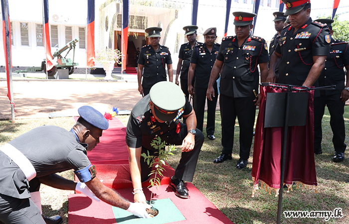 ශ්‍රී ලංකා යුද්ධ හමුදා නියෝජ්‍ය මාණ්ඩලික ප්‍රධාන යුද්ධ හමුදා යුධෝපකරණ කර්මාන්ත ශාලාවේ නිල සංචාරයක