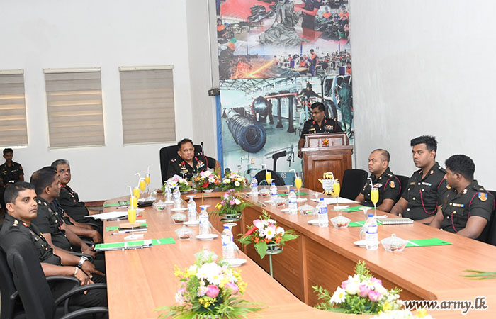 ශ්‍රී ලංකා යුද්ධ හමුදා නියෝජ්‍ය මාණ්ඩලික ප්‍රධාන යුද්ධ හමුදා යුධෝපකරණ කර්මාන්ත ශාලාවේ නිල සංචාරයක
