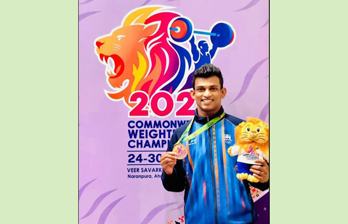 පොදුරාජ්‍ය මණ්ඩලීය බර ඉසිලීමේ ශූරතාවලියේදී යුද්ධ හමුදා ක්‍රීඩක සැරයන් වයි.ඩී.අයි කුමාරට ලෝකඩ පදක්කමක්
