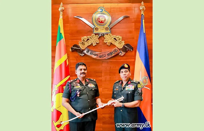 Newly Promoted Major General Receives Symbol of Authority