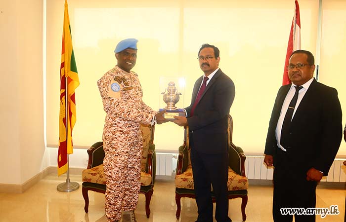 Contingent Commander Pays Courtesy Call on Sri Lankan Ambassador to Le