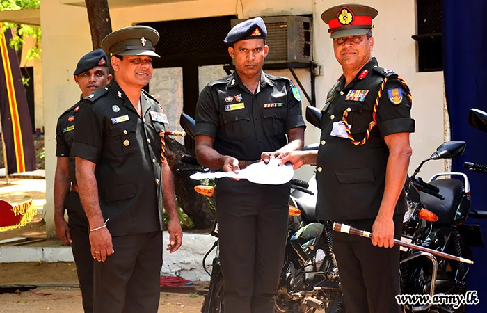 3 වන ශ්‍රී ලංකා විදුලි හා යාන්ත්‍රික ඉංජිනේරු බලකාය විසින් භාවිතයෙන් ඉ