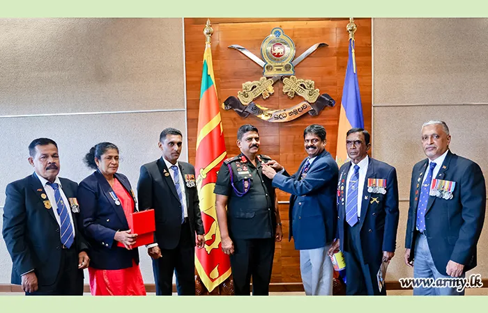 Ex-Servicemen Pin ‘Poppy’ Flower on Army Chief