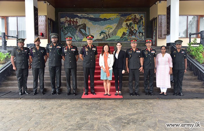 ශ්‍රී ලංකාවේ එක්සත් ජනපද තානාපතිතුමිය යුද්ධ හමුදා විද්‍යාපීඨයේ නිල සංච