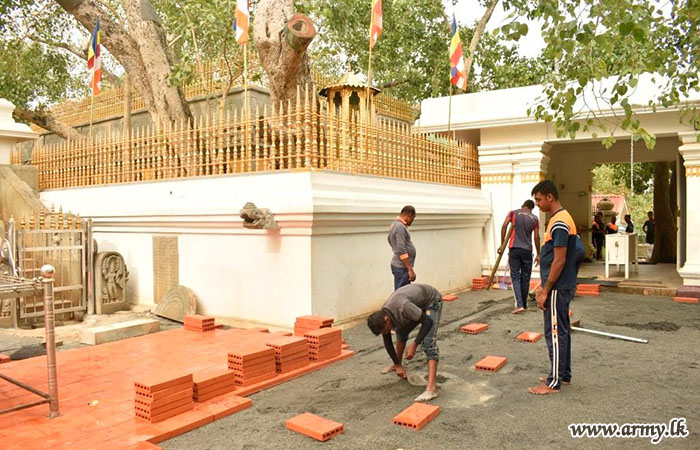 76 යුද්ධ හමුදා දිනයට සමගාමීව ශ්‍රී ලංකා යුද්ධ හමුදාව පූජනීය ජය ශ්‍රී ම