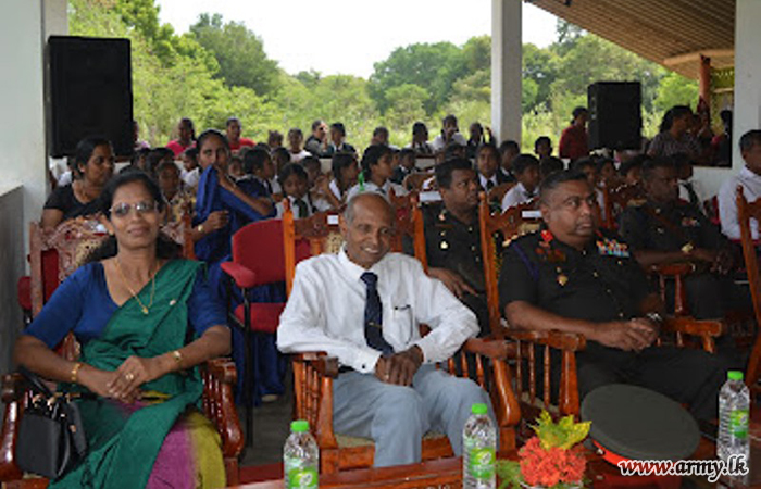 211 வது காலாட் பிரிகேடினால் மு/பரணகமவெவ பாடசாலைக்கு புதிய சமையலரை