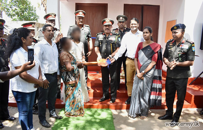 குறைந்த வருமானம் கொண்ட குடும்பத்திற்கு இராணுவத்தால் புதிய வீடு