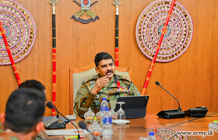 Commander of the Army Visits Jaffna Peninsula