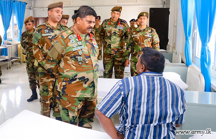 Commander of the Army Visits Jaffna Peninsula