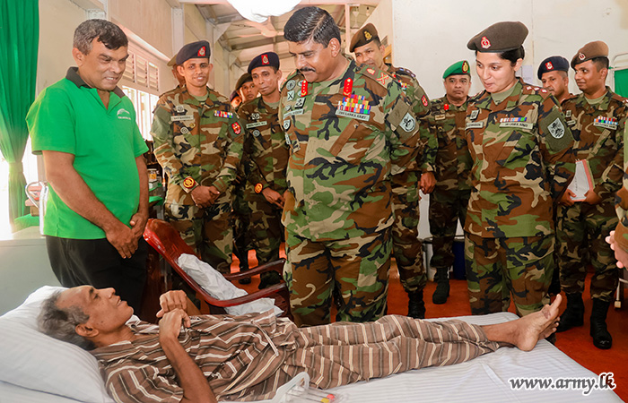 Commander of the Army Visits Jaffna Peninsula