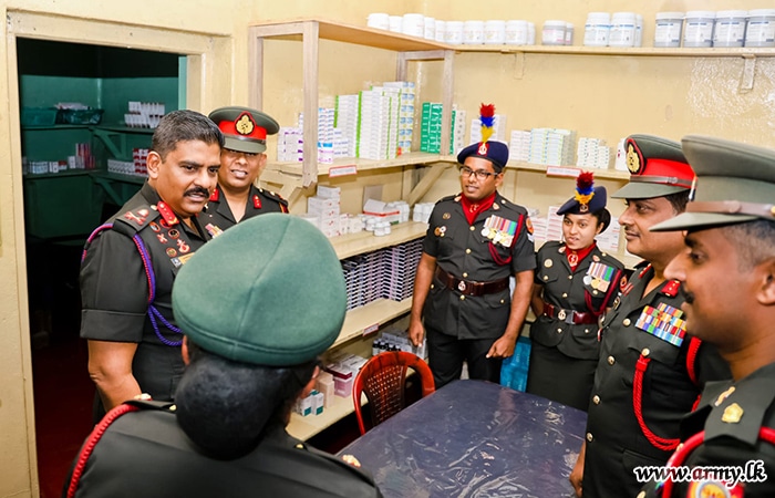 Army Chief Visits Security Forces (Central)