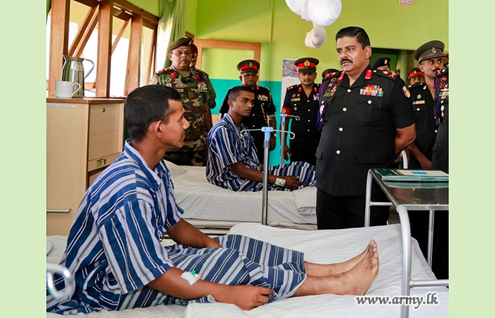 Army Chief Visits Security Forces (Central)