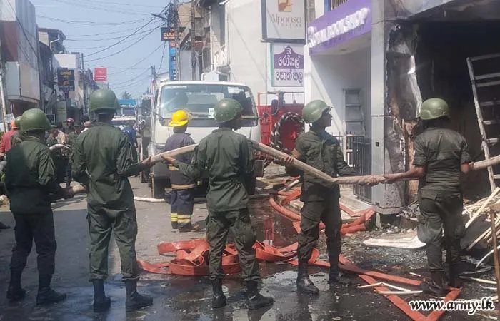 Army Troops Help Contain Fire in Ambalangoda Town