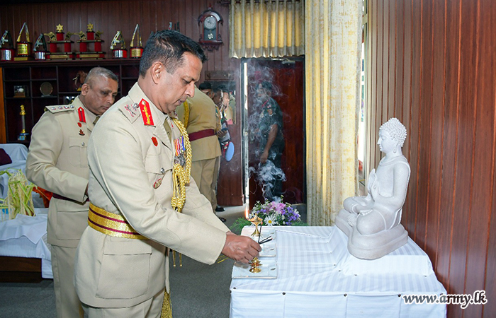 Colonel of the Regiment of Gemunu Watch Takes Over Duties