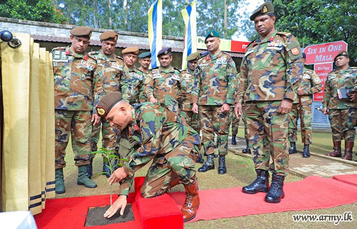 Commandant of SLAVF Visits SLAVFTS