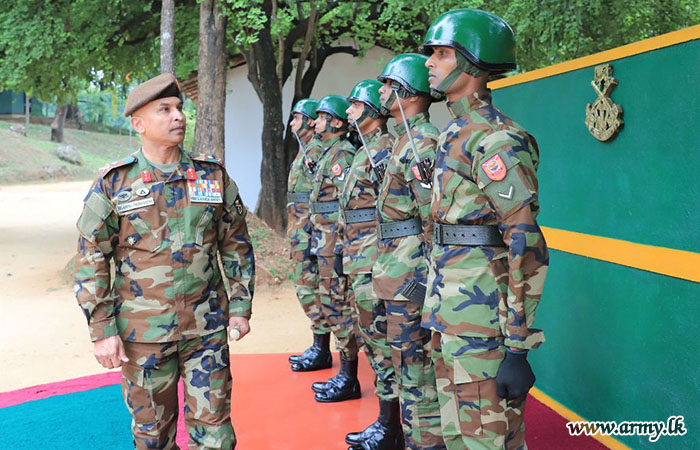Commandant of SLAVF Visits 2 SLRC