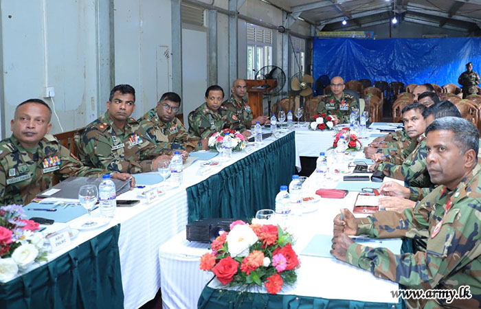 Commandant of SLAVF Visits 2 SLRC