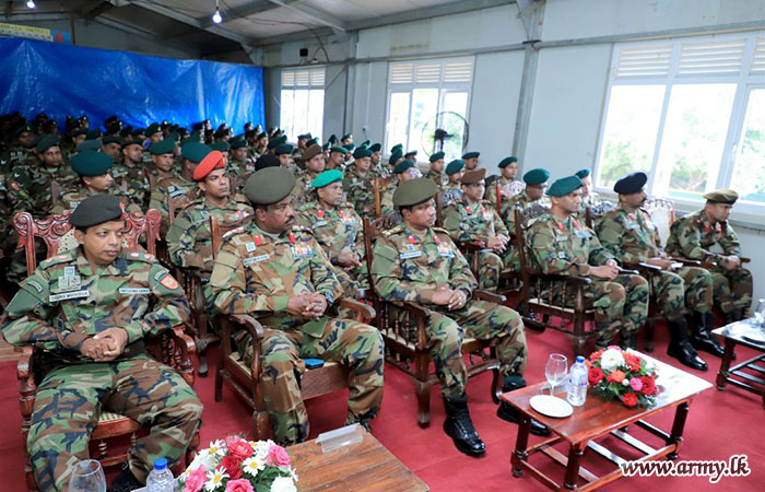 Commandant of SLAVF Visits 2 SLRC