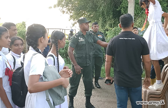 Army Provides Transport Facilities for A/L Students Affected by Bad Weather