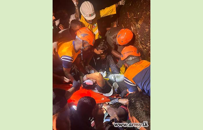 Army Troops Assist in Road Accident in Thalagolla