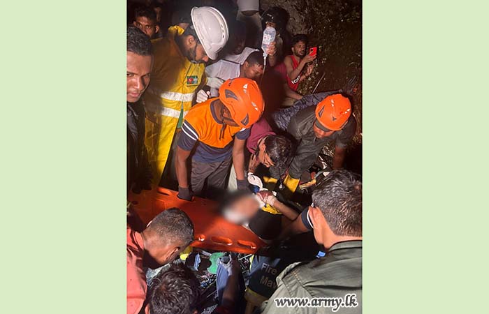 Army Troops Assist in Road Accident in Thalagolla
