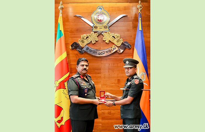 Commander of the Army Commends Sri Lankan Military Contingent for Humanitarian Mission in Myanmar