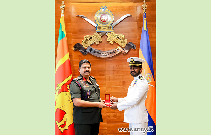 Commander of the Army Commends Sri Lankan Military Contingent for Humanitarian Mission in Myanmar