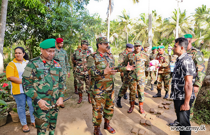 Commander of the Army Visits Chilaw to Review Disaster Relief Operations