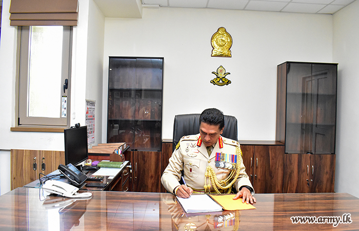 ශ්‍රී ලංකා යුද්ධ හමුදාවේ නව යුධෝපකරණ මාස්ටර් ජෙනරාල් සිය ධූරයේ රාජකාරි අරඹයි