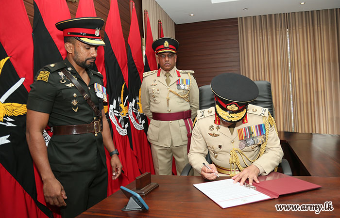 New Colonel of the Regiment of SF Takes Over Duties