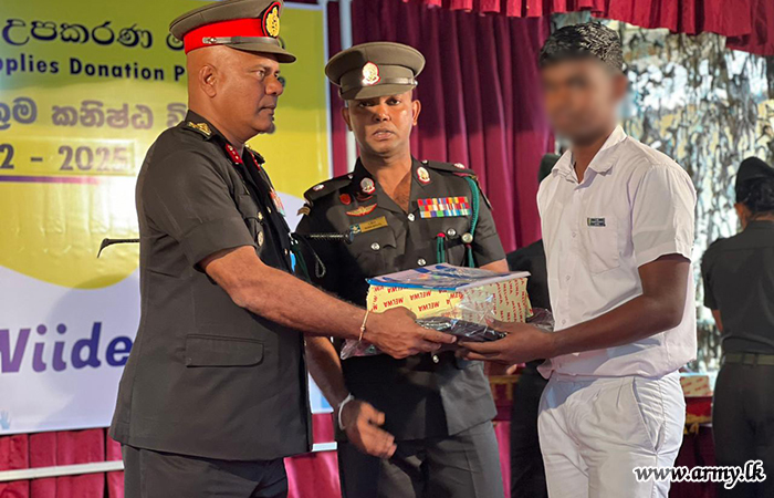 இராணுவத்தினரால் கலுகலேயில் எழுதுபொருட்கள் விநியோகம் திட்டம்