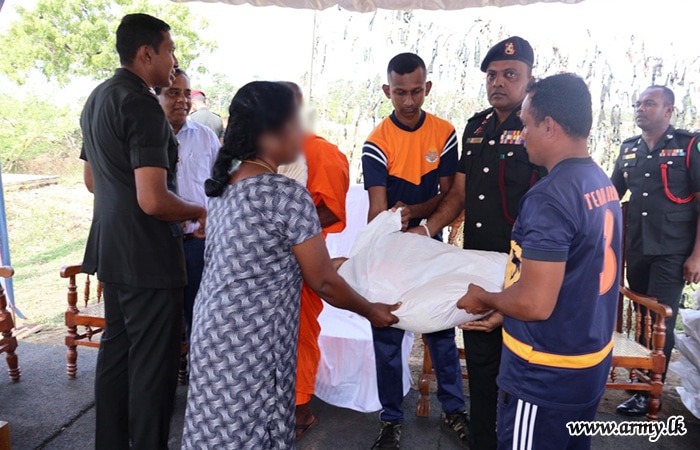 இராணுவத்தினரால் உலர் உணவுப் பொருட்கள் விநியோகத் திட்டம்
