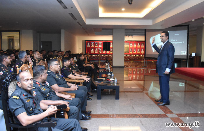 යුද්ධ හමුදා මූලස්ථානයේදී මානව සම්පත් කළමනාකරණය පිළිබඳ දැනුවත් කිරීමේ ව